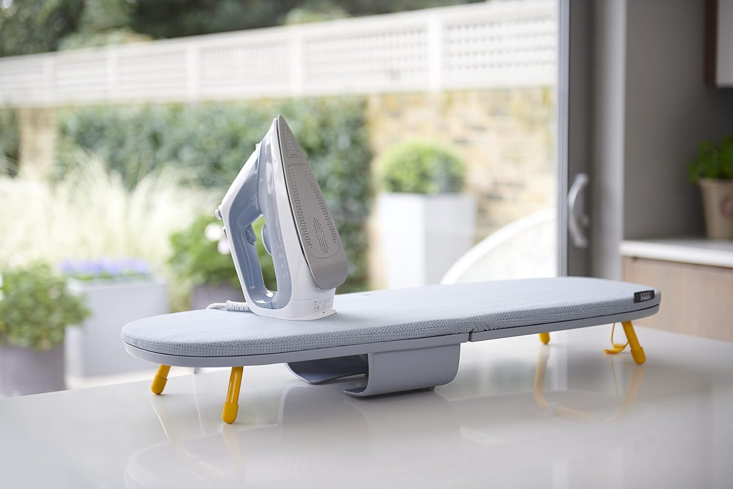 Raxiva-table a repasser pliable gain de place