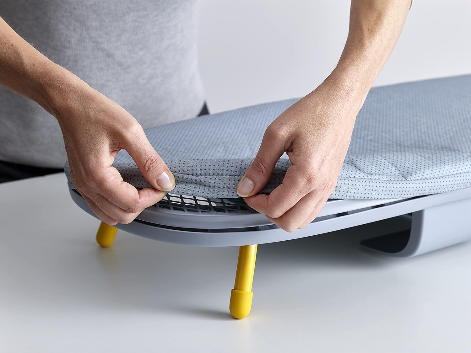 Raxiva-table a repasser pliable gain de place