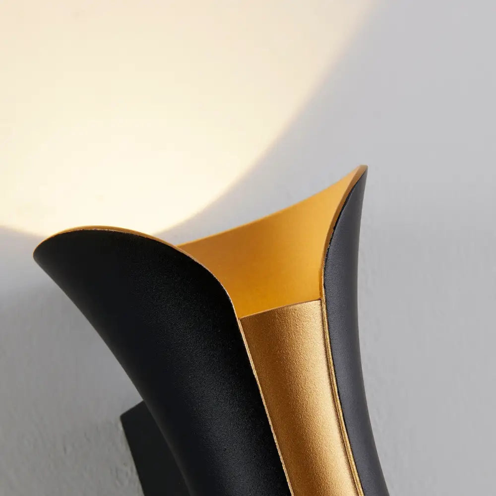 Raxiva-applique murale led noire interieur or